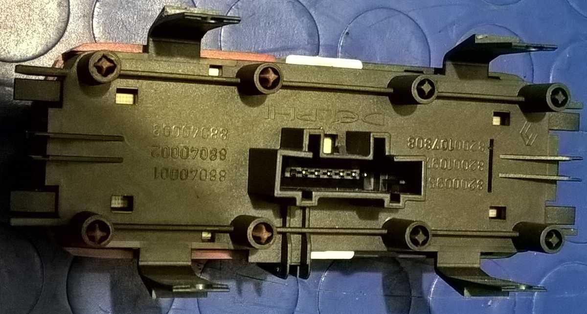 PULSANTE LUCI DI EMERGENZA  RENAULT SCENIC 2005 8200107808<br />
