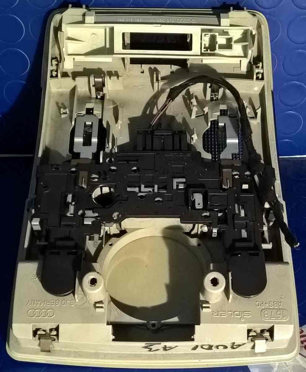 PLAFONIERA TETTO AUDI A3 2.0 TDI 140CV 2006 8P09471066PS<br />