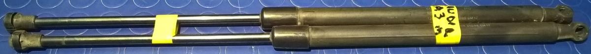 PISTONCINI COFANO POSTERIORE AUDI A3 2006 2.0 TDI 140CV 8P4827552C<br />