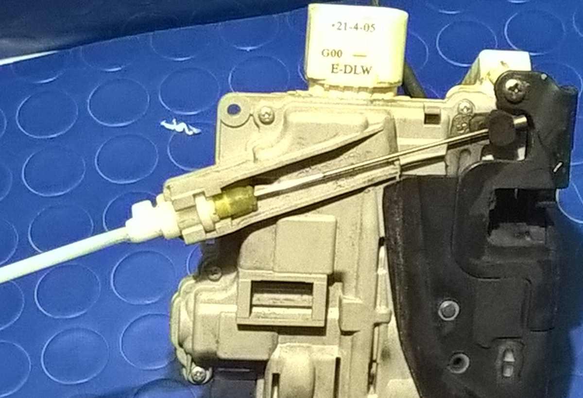 CHIUSURA PORTIERA ANT SX AUDI A3 2006 2.0 TDI 140CV  4F1837015E<br />