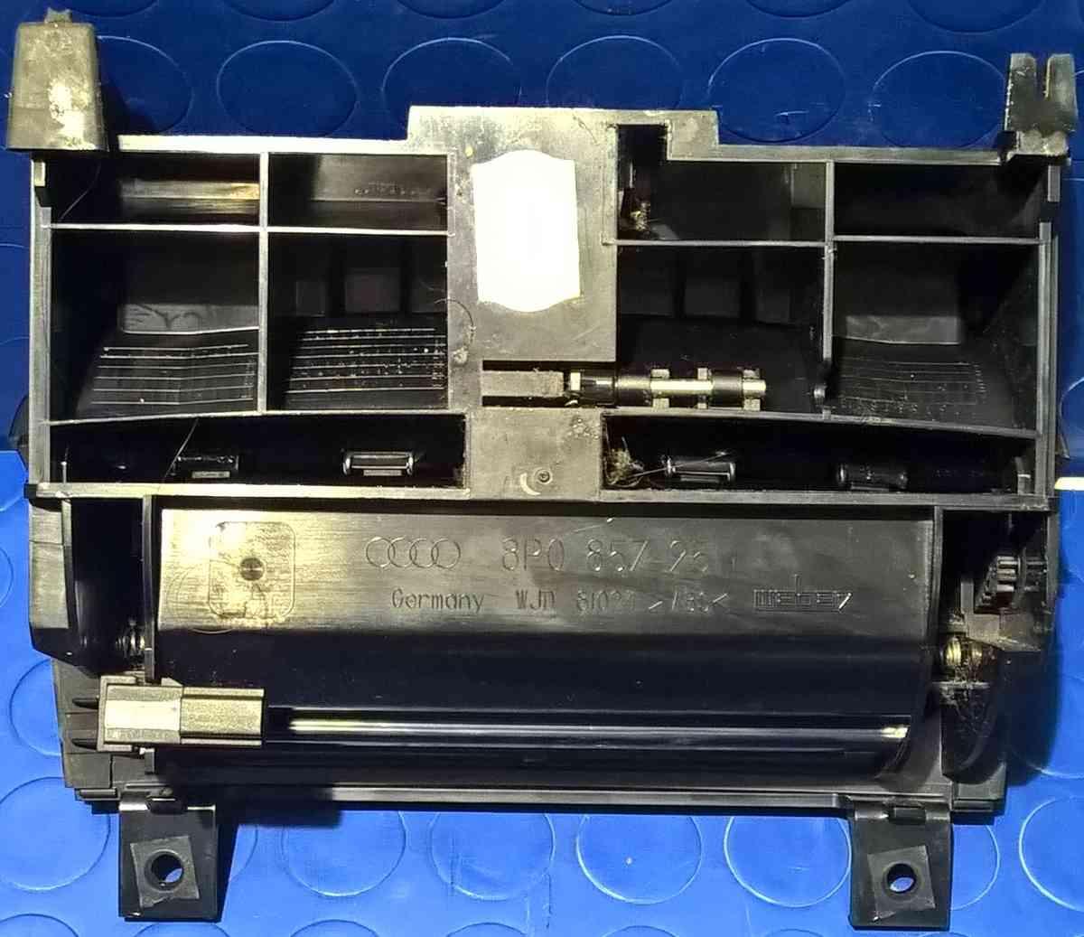 POSACENERE  AUDI A3 2006 2.0 TDI 140CV  8P085795<br />