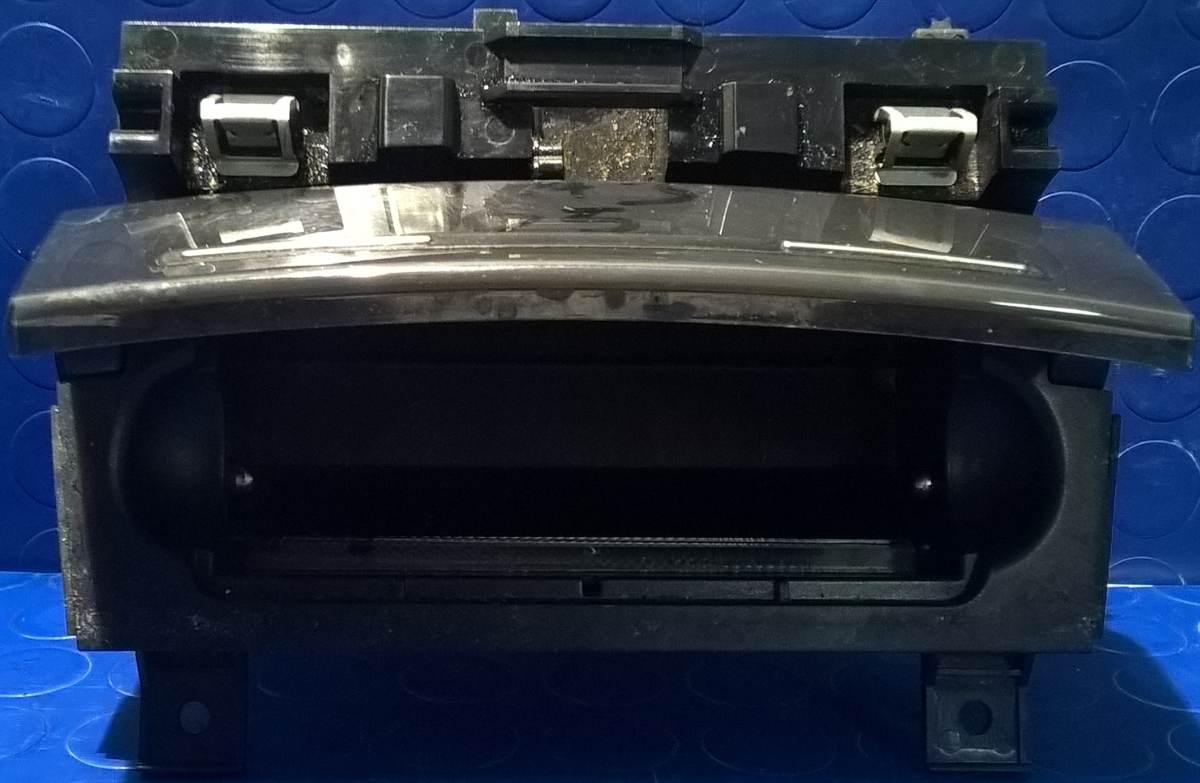 POSACENERE  AUDI A3 2006 2.0 TDI 140CV  8P085795<br />