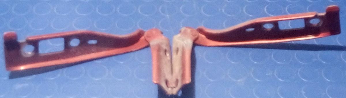 CERNIERE COFANO ANTERIORE FORD FIESTA 1.4 HDI 2006 1324621<br /><br />