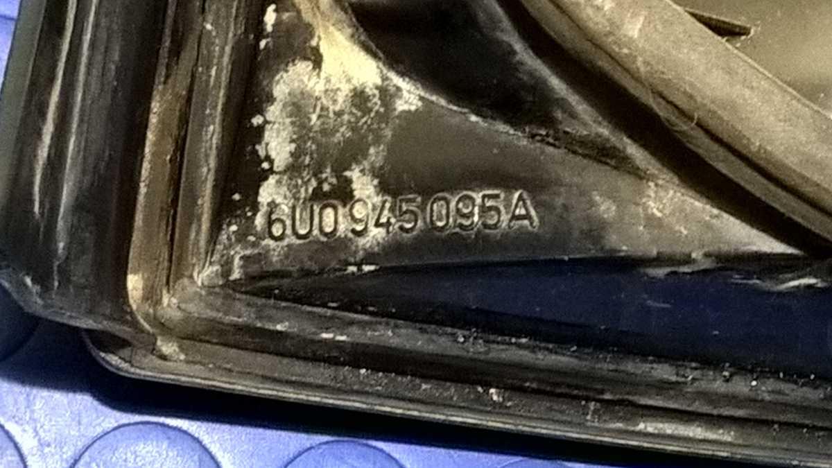 FANALE SX SKODA FELICIA 2000 6U0945095A<br />