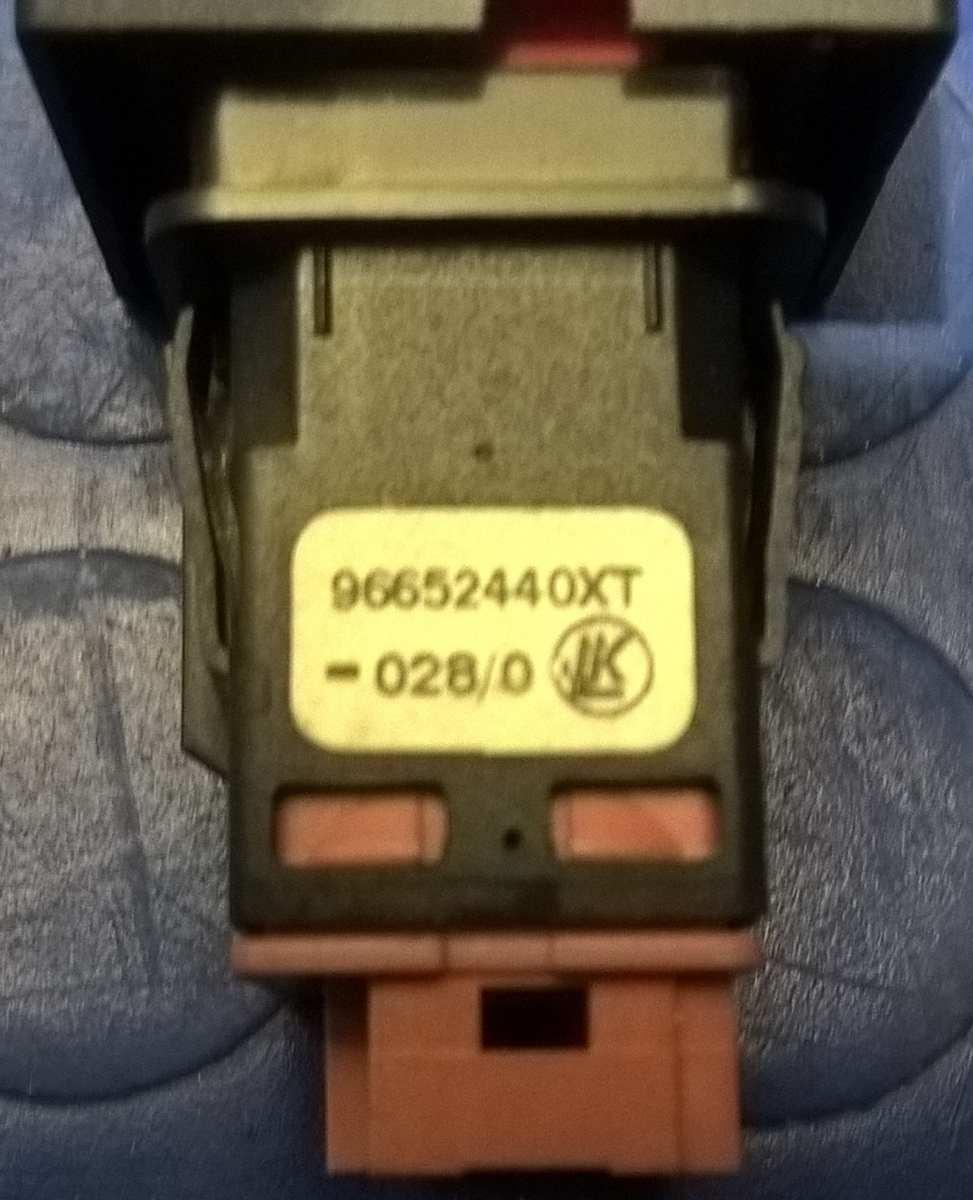 PULSANTE LUCI DI EMERGENZA PEUGEOT 3008 1.6 HDI 109cv 2010 96652440XT<br />