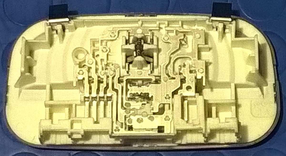 PLAFONIERA POSTERIORE PEUGEOT 3008 1.6 HDI 110CV 6362Q0<br /><br />