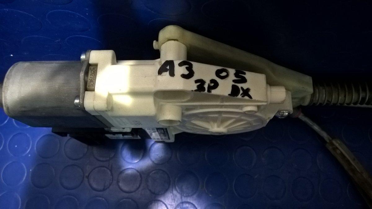 ALZAVETRO ELETTRICO DX AUDI A3 2.0 TDI 140CV 2006 8P0959802F<br />