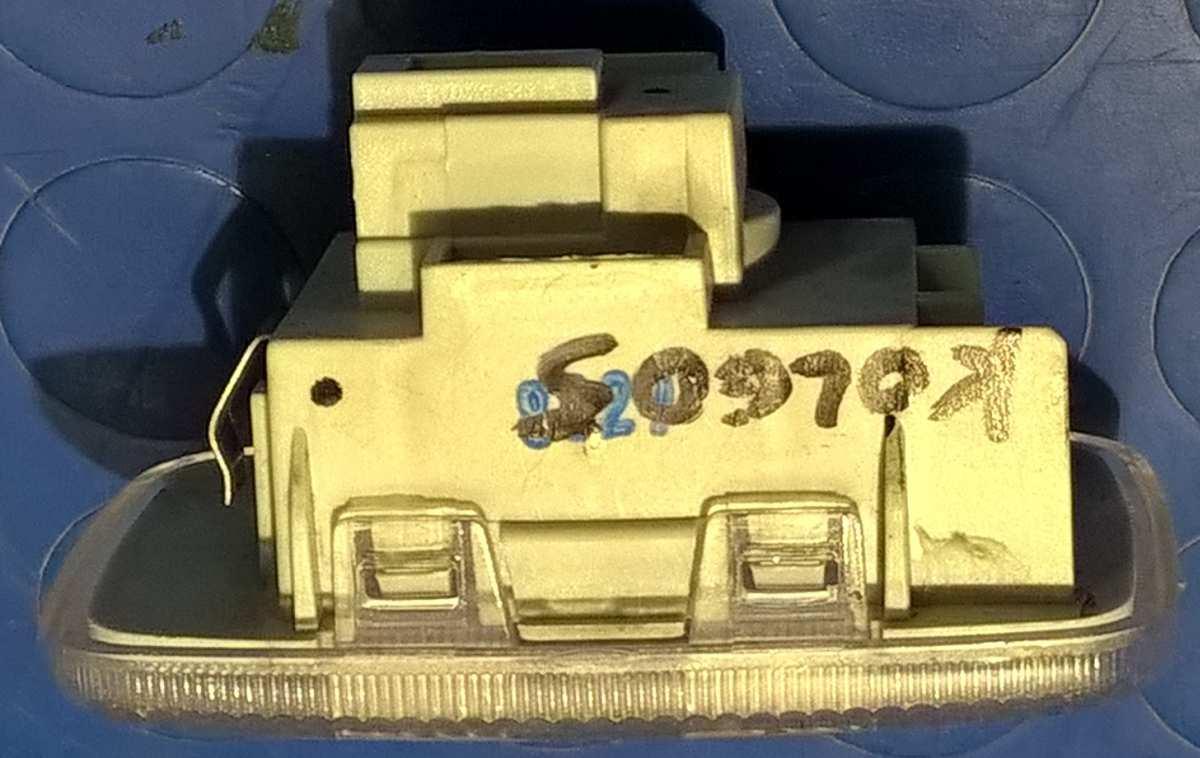 LUCE DI CORTESIA  POST DX RENAULT KOLEOS 2.0 DCI 2010 26420JY00C<br />