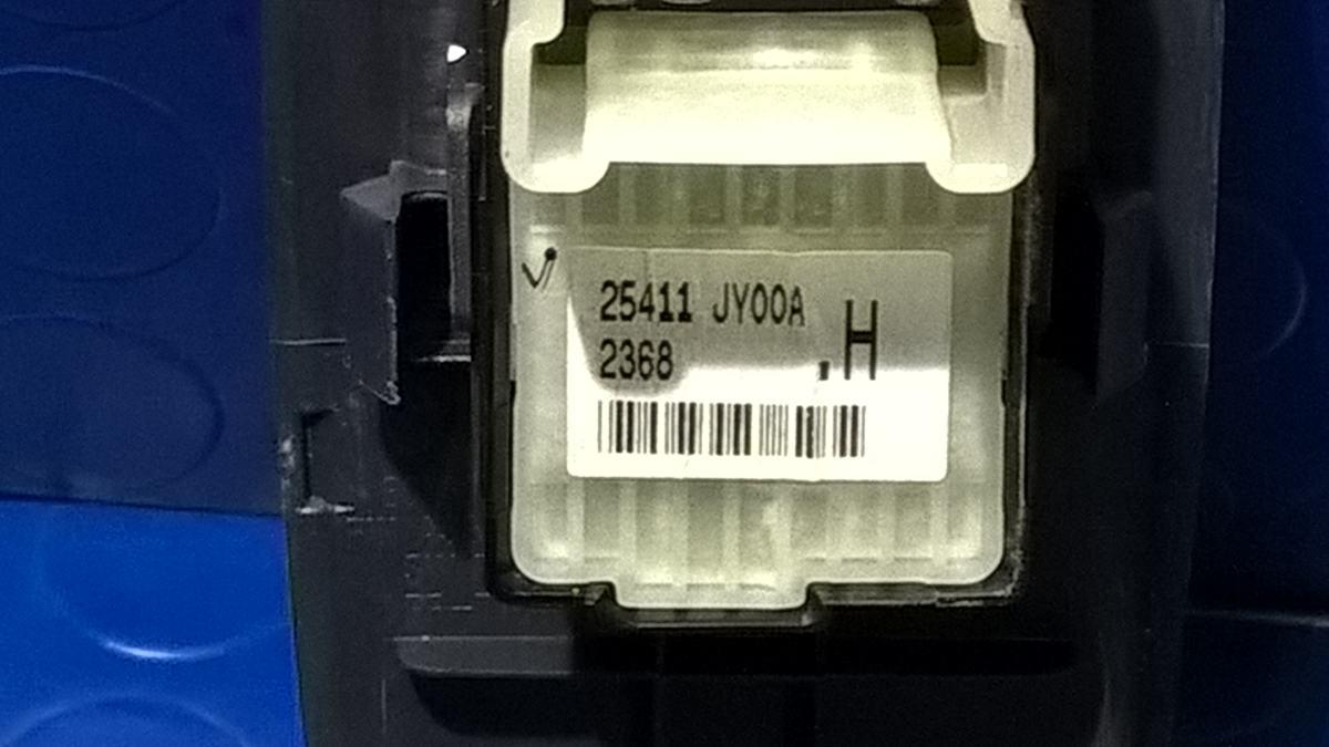 PULSANTE ALZAVETRO ANT DX RENAULT KOLEOS 2.0 DCI 2010 80670JY00B<br />