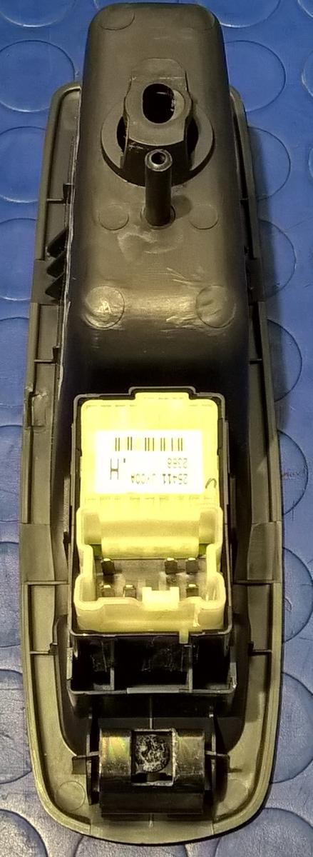 PULSANTE ALZAVETRO POST DX RENAULT KOLEOS 2.0 DCI 2010 25411JY00A<br /><br />