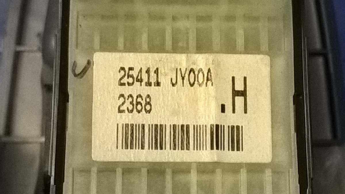 PULSANTE ALZAVETRO POST DX RENAULT KOLEOS 2.0 DCI 2010 25411JY00A<br /><br />