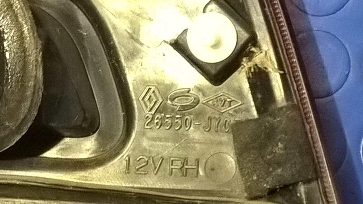 RENAULT KOLEOS 2.0 DCI 2010 FANALE DX<br /><br />