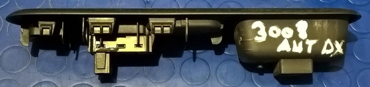 PULSANTE ALZAVETRO ANT DX PEUGEOT 3008 1.6 HDI 2010 96650618<br /><br /><br /><br />