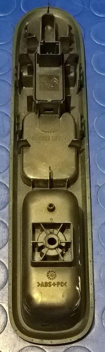 PULSANTE ALZAVETRO ANT DX PEUGEOT 3008 1.6 HDI 2010 96650618<br /><br /><br /><br />