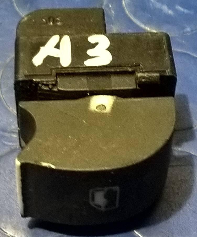 PULSANTE ALZAVETRO AUDI A3 2.0 TDI 140CV 2006 8Z0959855<br /><br /><br />