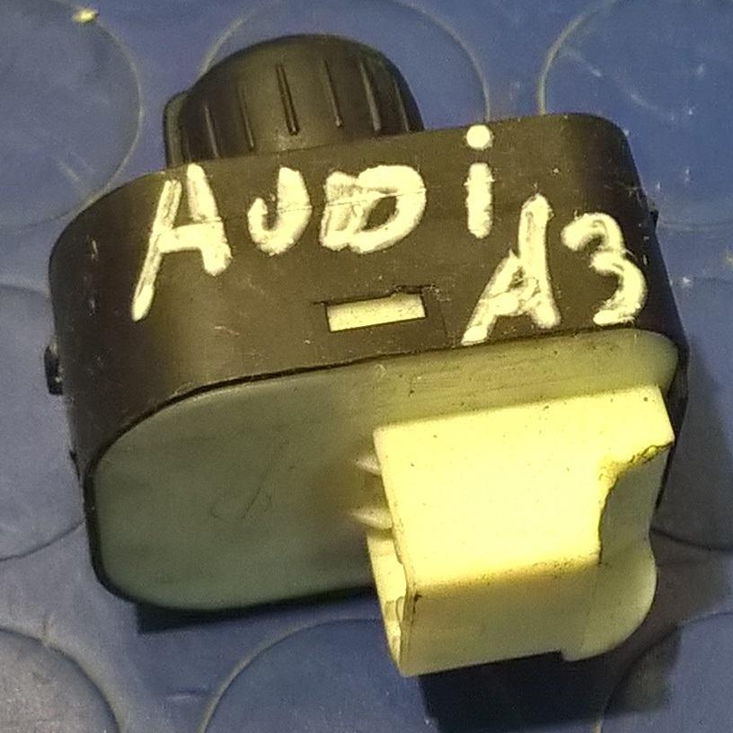 PULSANTE REGOLAZIONE SPECCHIETTI AUDI A3 2.0 TDI 140CV 2006 8E0959565A4PK<br /><br />