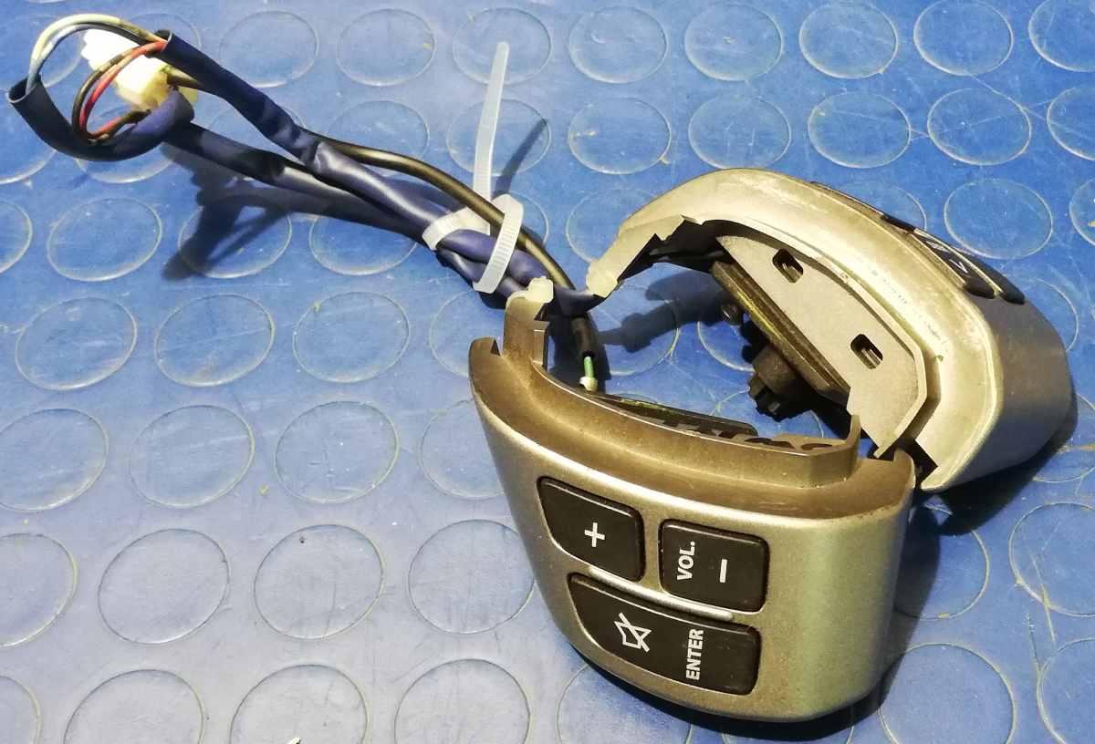 COMANDI al volante autoradio ESUZUKI SWIFT 2007 3746054L20ZCP<br />