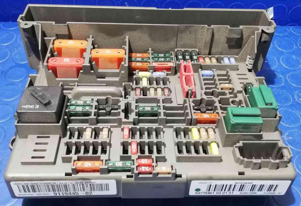 PORTAFUSIBILI BMW SERIE 1 120D 2007 911944502<br /><br /><br /><br />