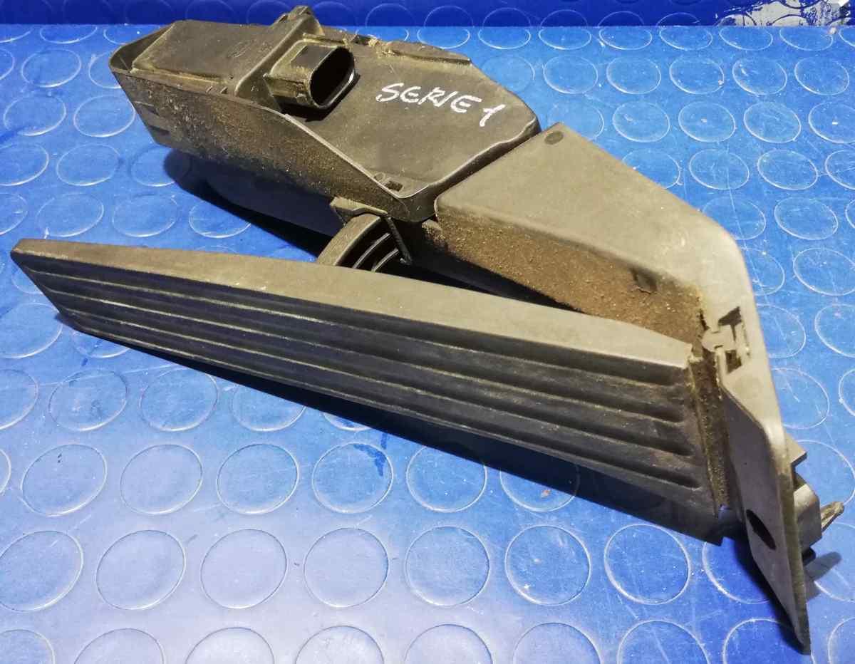 PEDALE ACCELERATORE BMW SERIE 1 120D 2007 74766500<br /><br /><br /><br />