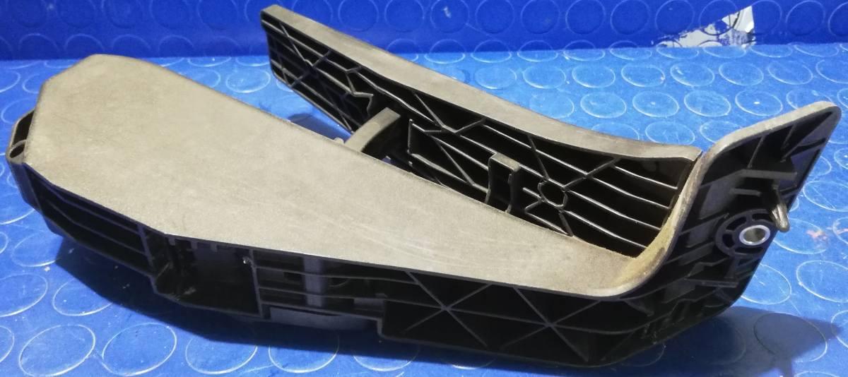 PEDALE ACCELERATORE BMW SERIE 1 120D 2007 74766500<br /><br /><br /><br />