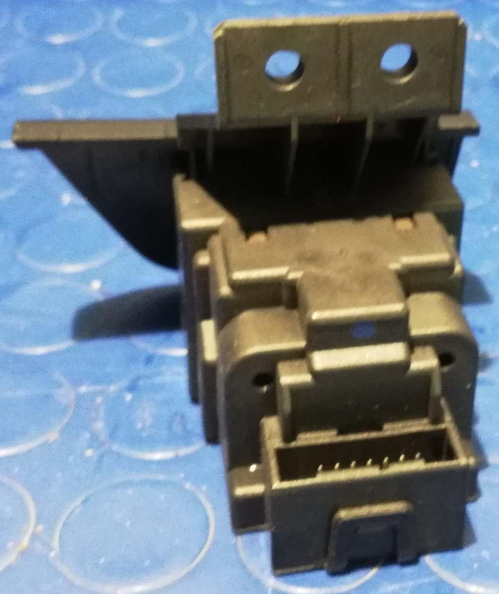 LETTORE CHIAVE ACCENSIONE BMW SERIE 1 120D 2007 10862510<br /><br /><br />