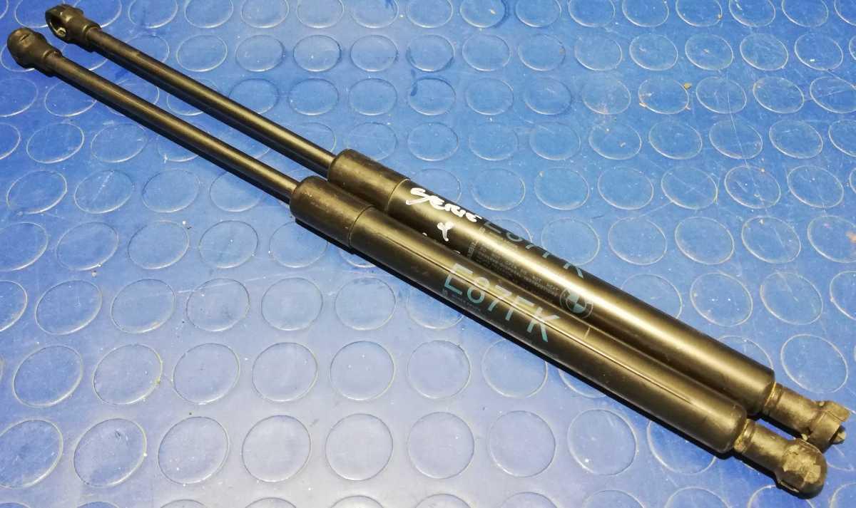 PISTONCINI COFANO ANTERIORE BMW SERIE 1 120D 2007 51237118370<br /><br /><br />