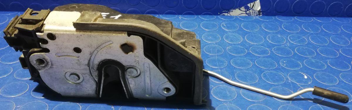 CHIUSURA PORTIERA ANT SX BMW SERIE 1 120D 2007 71217154623<br /><br /><br />