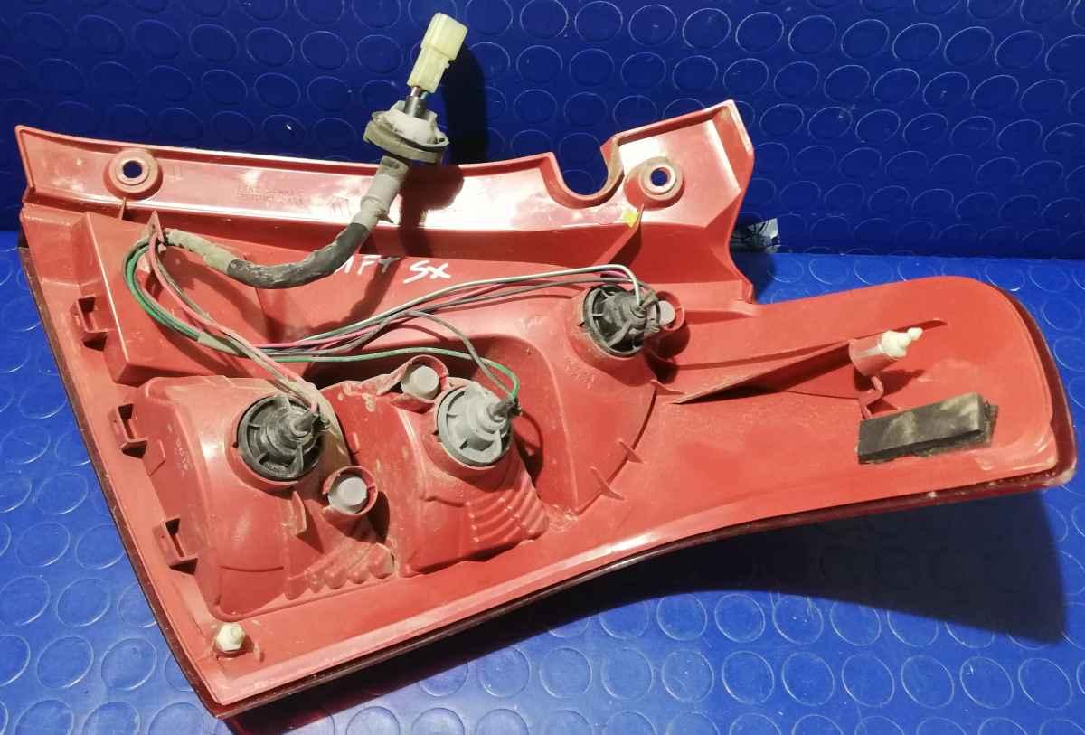 FANALE SX SUZUKI SWIFT 1.3 B 2007 3567062J00<br /><br /><br />