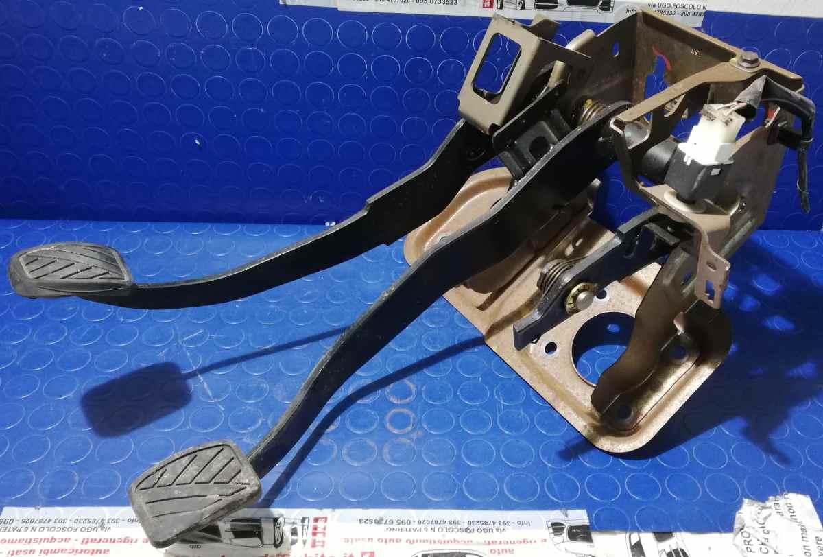 PEDALIERA SUZUKI SWIFT 1.3 B 2007 4960062J50000<br /><br />