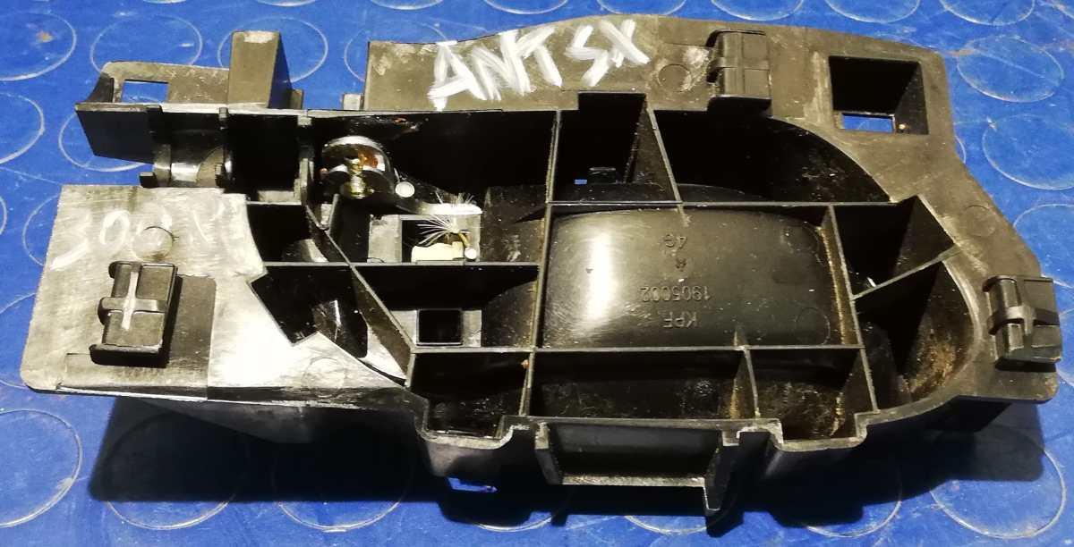 MANIGLIA INTERNA ANT SX PEUGEOT 3008 1.6 HDI 9143T1<br /><br />