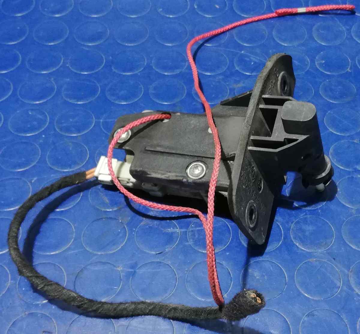 MOTORINO APRI SPORTELLINO CARBURANTE FIAT CROMA 2.4 JTD 2006 D2696<br /><br /><br />