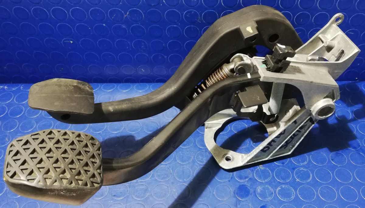 PEDALIERA BMW SERIE 1 120d 2007 42322403<br />