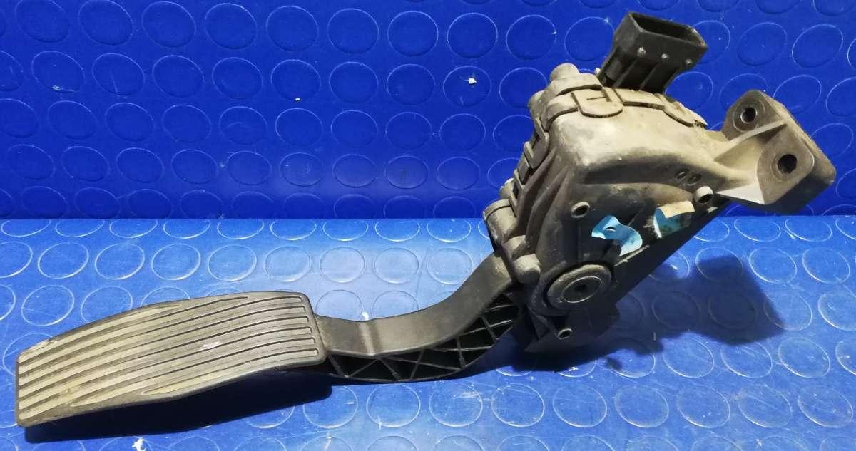 PEDALE ACCELERATORE FIAT CROMA 2.4 JTD 2007 51733559<br /><br /><br />