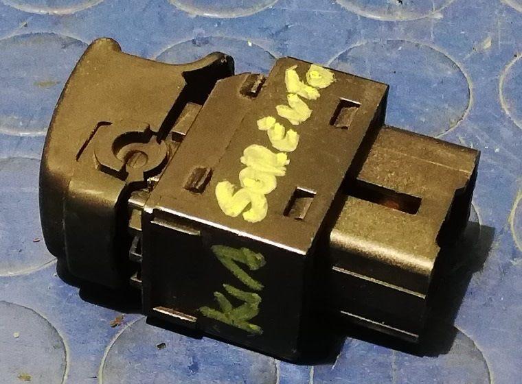 PULSANTE ALZAVETRO POST SX KIA SORENTO 2006 935803E2008Z<br /><br /><br />