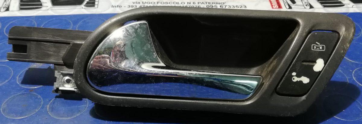 MANIGLIA INTERNA ANT SX VOLKSWAGEN GOLF 5 1.9 TDI 1K1837113HUAQ<br /><br /><br />
