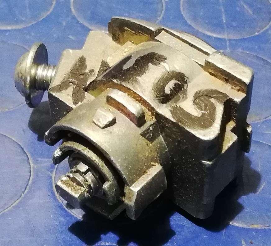 CILINDRETTO PORTIERA ANT SX RENAULT KOLEOS 2.0 DCI 99810JY10A<br /><br /> <br />