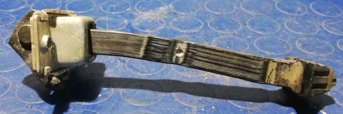 TIRANTE PORTIERA ANT DX MAZDA 3 1.6 TDI 2009 BP4K58270D<br /><br /><br />