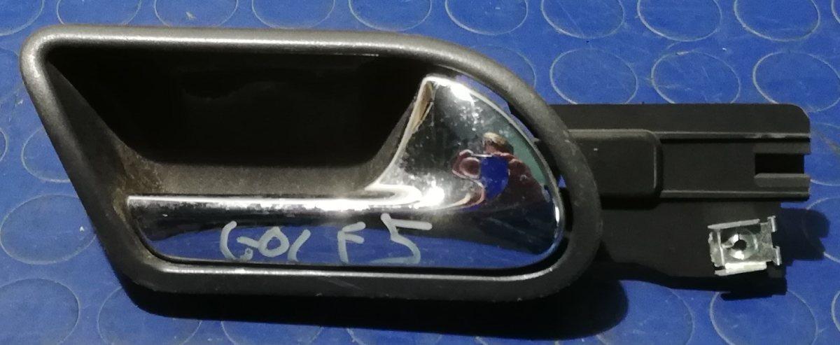 MANIGLIA INTERNA ANT DX VOLKSWAGEN GOLF 5 1K1837114<br /><br /><br /><br />