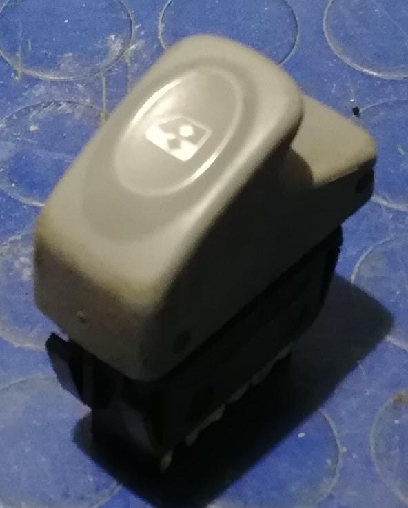 PULSANTE ALZAVETRO DX RENAULT TWINGO 7701206126<br /><br />