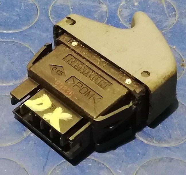 PULSANTE ALZAVETRO DX RENAULT TWINGO 7701206126<br /><br />