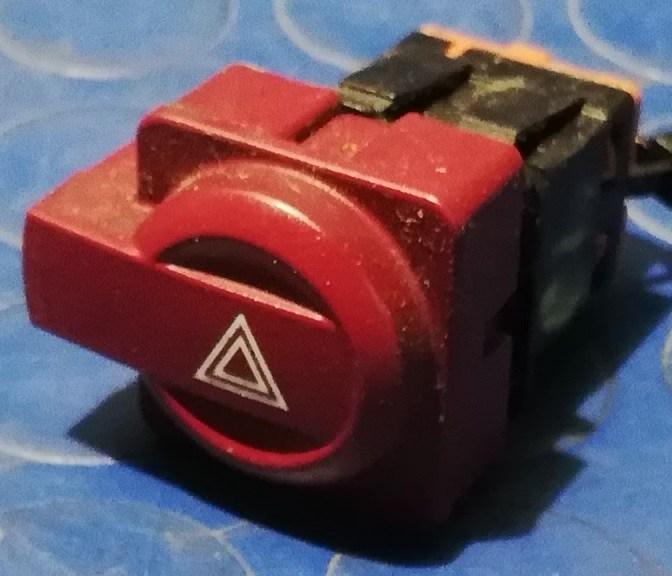 PULSANTE 4 FRECCE CITROEN C4 2007 1.6 HDI 6554GT<br /><br /><br />