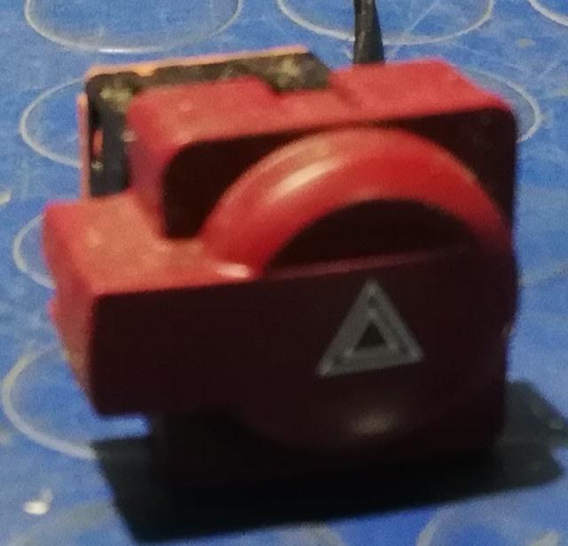 PULSANTE 4 FRECCE CITROEN C4 2007 1.6 HDI 6554GT<br /><br /><br />