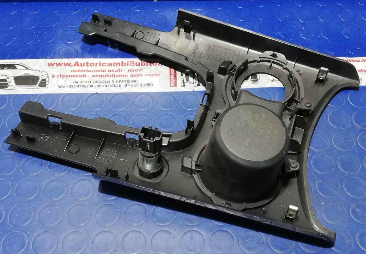 PORTABICCHIERI PEUGEOT 3008 1.6 HDI 2010 9685858777<br /><br /><br />