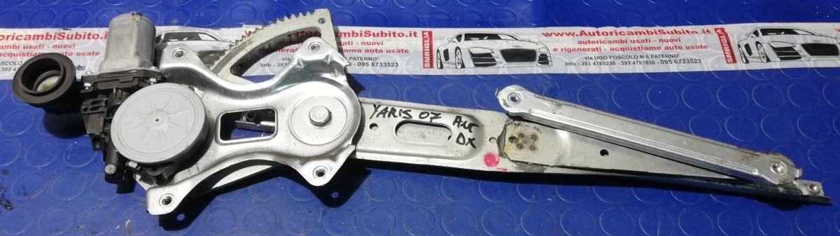 ALZAVETRO ANT DX TOYOTA YARIS 2007 698100D131<br /><br /><br />