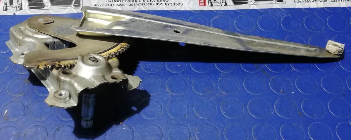 ALZAVETRO POST SX TOYOTA YARIS 2007 698400D120<br /><br /><br />