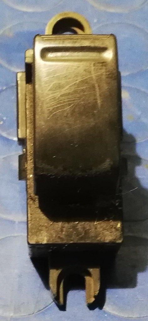 PULSANTE ALZAVETRO POST SX NISSAN PRIMERA 1.9 DCI 2006 25411AV600<br /><br /><br /><br />