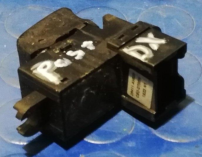 PULSANTE ALZAVETRO POST DX NISSAN PRIMERA 1.9 DCI 2006 25411AV600D<br /><br /><br />