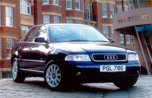 PORTAFILTRO ARIA AUDI A4 1 SERIE BZ 058133837058183<br /><br /><br />