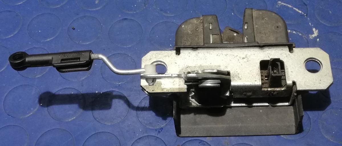 CHIUSURA COFANO POSTERIORE VOLKSWAGEN POLO 6Q6827505<br /><br /><br /><br />