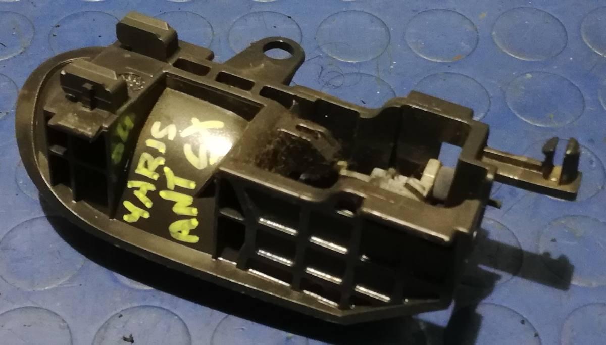 MANIGLIA ANT SX TOYOTA YARIS 2004 1.0 BZ 692060D060B1<br /><br /><br />